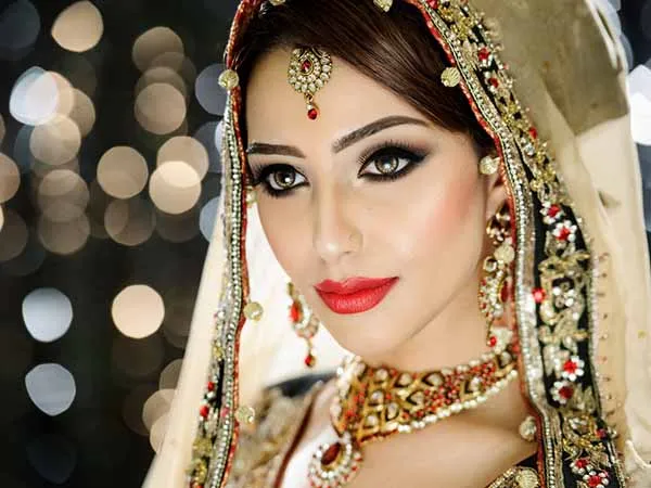 Select Wedding Jewelry Dependent On Fabric of Your Dress